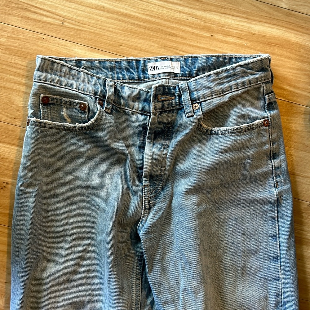 Low rise Zara jeans ripped at knees